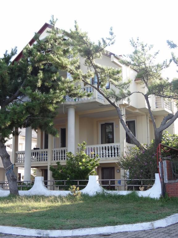 Festina Lente Hotel Kobuleti Bagian luar foto