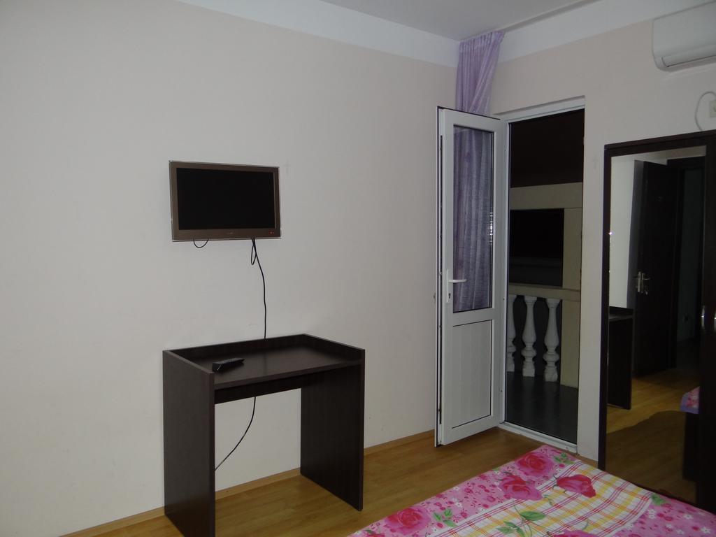 Festina Lente Hotel Kobuleti Bagian luar foto